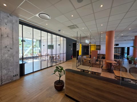 Communal lounge/ TV room, Meeting/conference room, Breakfast