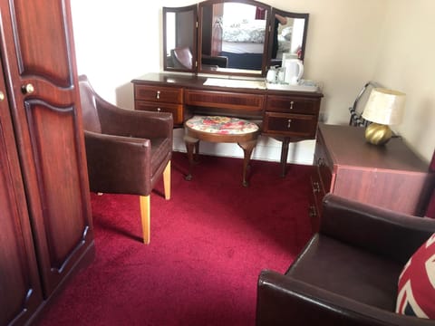 hair dresser, wardrobe