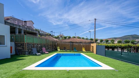 Property building, Spring, Day, Mountain view, Pool view, Swimming pool, sunbed