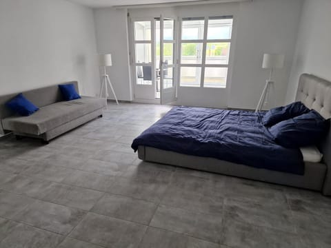 Bed, Living room, Photo of the whole room, Seating area, Bedroom