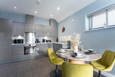 Dining area, kitchen