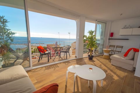 Patio, Day, View (from property/room), Balcony/Terrace, Living room, Seating area