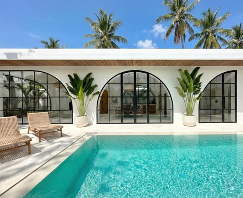 Property building, Patio, Day, Garden, View (from property/room), Balcony/Terrace, Garden view, Pool view, Swimming pool, sunbed