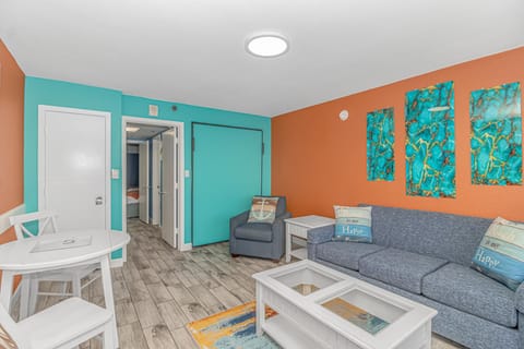 Direct Oceanfront 1 bedroom Condo - Surf's Up Oceanfront Oasis 1416 House in Myrtle Beach