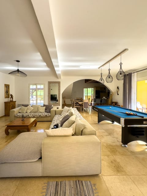 Billiard, Living room