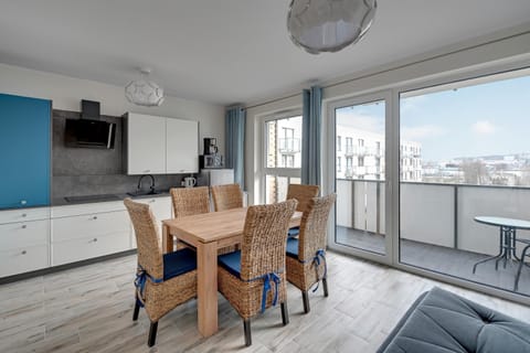 View (from property/room), Balcony/Terrace, Kitchen or kitchenette, Living room, Dining area