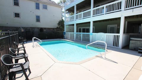 Semi-Soundfront, Rec Room, Private Pool, Hot Tub, 566, Finnegans Wake House in Corolla