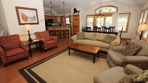 Semi-Soundfront, Rec Room, Private Pool, Hot Tub, 566, Finnegans Wake House in Corolla