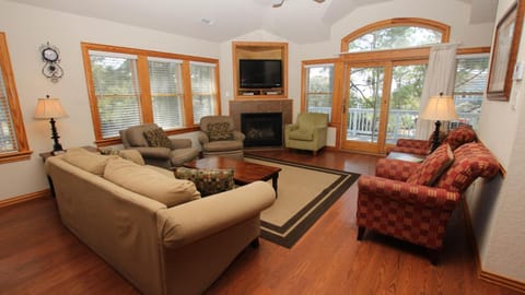 Semi-Soundfront, Rec Room, Private Pool, Hot Tub, 566, Finnegans Wake House in Corolla