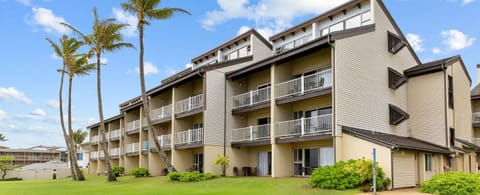 1BR Condo at Oceanfront Resort Kapaa Shore House in Kapaa