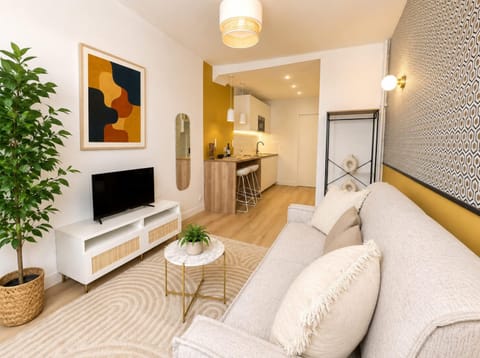 Communal lounge/ TV room, TV and multimedia, Living room, Seating area