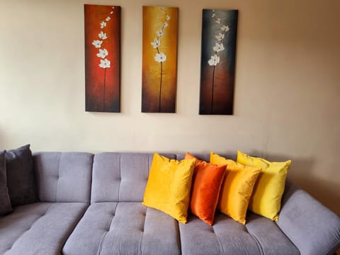 Living room, Decorative detail, Seating area
