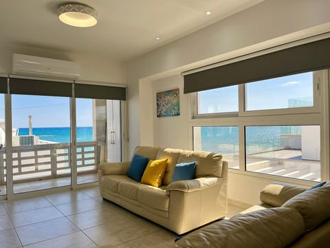 Living room, Sea view