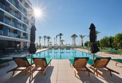 Property building, Beach, Swimming pool, Breakfast, sunbed