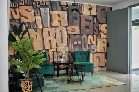 Communal lounge/ TV room, Living room, Seating area