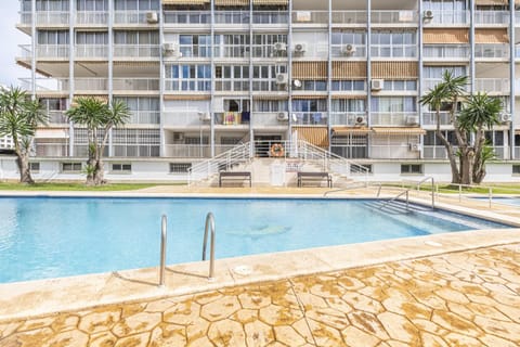 Property building, Solarium, Pool view, Swimming pool