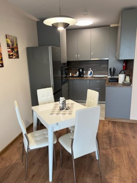 Coffee/tea facilities, Kitchen or kitchenette, Dining area, pet friendly, stove