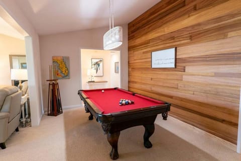 Billiard, Game Room