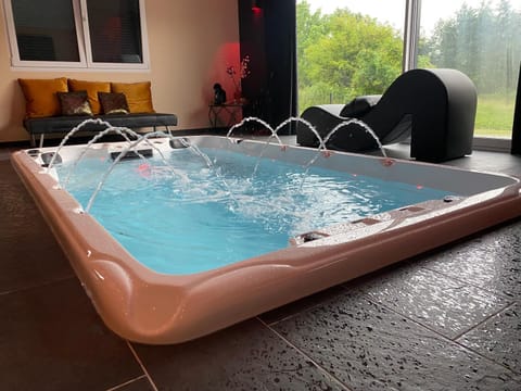 Hot Tub, Spa and wellness centre/facilities