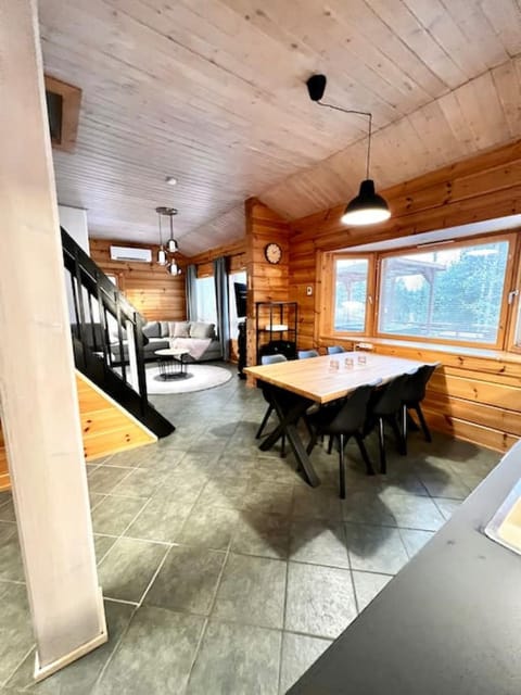 Seating area, Dining area