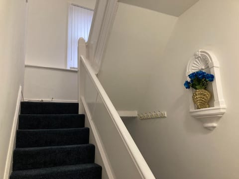 AGAPI APARTMENT - SEA VIEW SLEEPS TEN Apartment in Blackpool