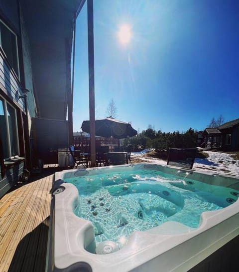 Property building, Day, Natural landscape, Open Air Bath, sunbed