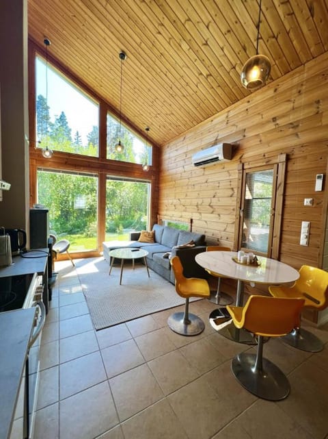 TV and multimedia, Living room, Seating area, Dining area, air conditioner