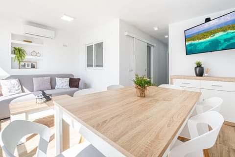 TV and multimedia, Living room, Dining area, air conditioner