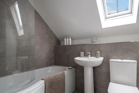 Shower, Toilet, Bathroom, Bath