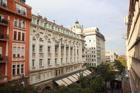 City view, Location