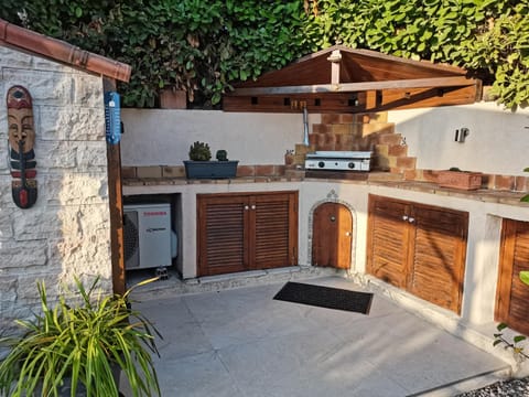 Patio, BBQ facilities