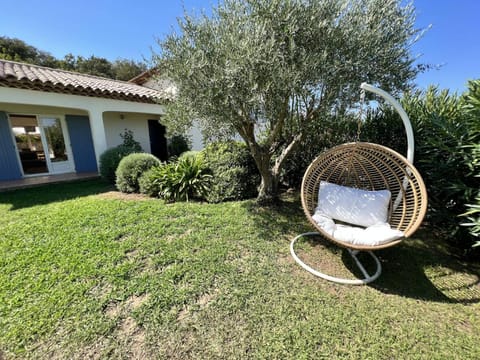Villa de Luxe 4 Chambres avec Piscine Chauffée et Aménagements Haut de Gamme, La Croix-Valmer - FR-1-726-32 Villa in Gassin