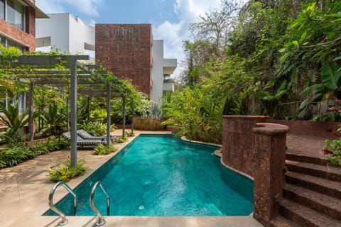 Swimming pool, Swimming pool