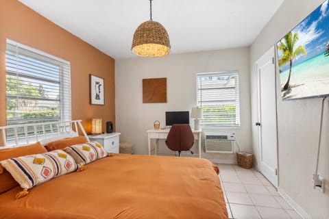 3BR Boho Style Home w Private yard & Firepit House in Miami Shores