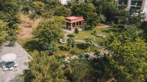 Property building, Restaurant/places to eat, Natural landscape, Bird's eye view, Garden