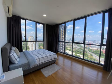 Bed, View (from property/room), Photo of the whole room, Bedroom