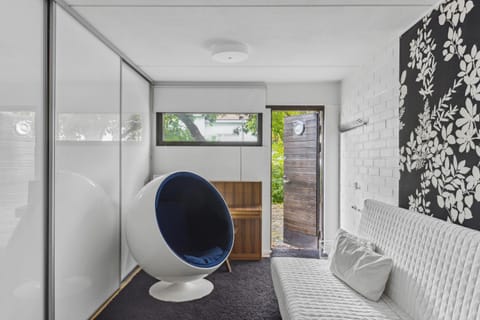 Bed, Seating area, Bedroom, Inner courtyard view