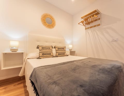 Photo of the whole room, Bedroom