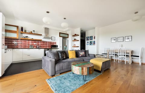 Kitchen or kitchenette, Living room, Seating area, Dining area, minibar, pet friendly, stove