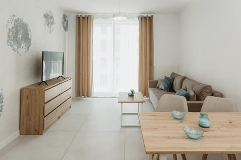 Communal lounge/ TV room, TV and multimedia, Living room, Seating area, Dining area, Evening entertainment