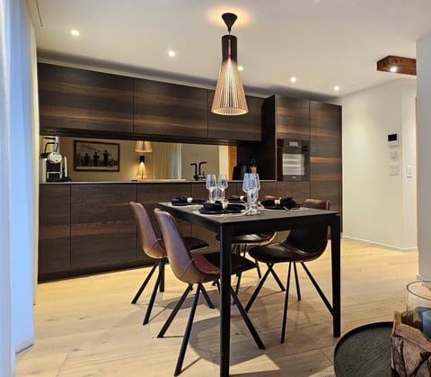 Kitchen or kitchenette, Seating area, Dining area, minibar