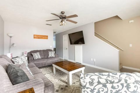 TV and multimedia, Living room, Seating area, Evening entertainment, fireplace