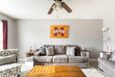 Living room, Seating area, fireplace