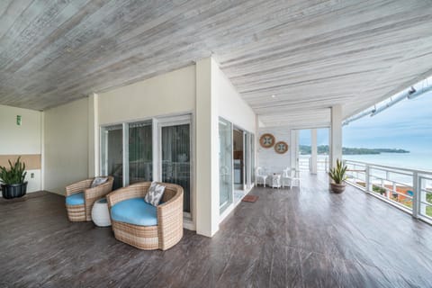 Patio, Natural landscape, View (from property/room), Balcony/Terrace, Seating area, Sea view