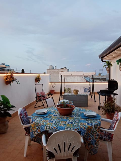 Day, View (from property/room), Balcony/Terrace, Living room, Seating area, Dining area, Sea view