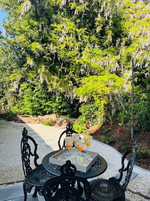 Chelston Grange Torquay Near the Beach with Private Garden & Parking Apartment in Torquay