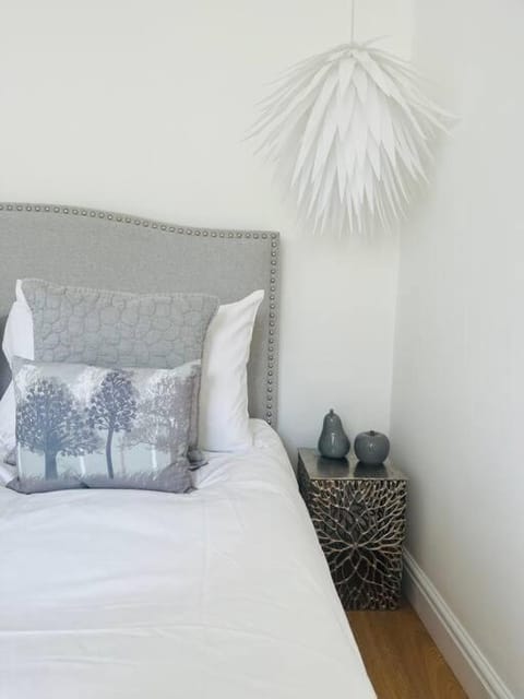 Chelston Grange Torquay Near the Beach with Private Garden & Parking Apartment in Torquay