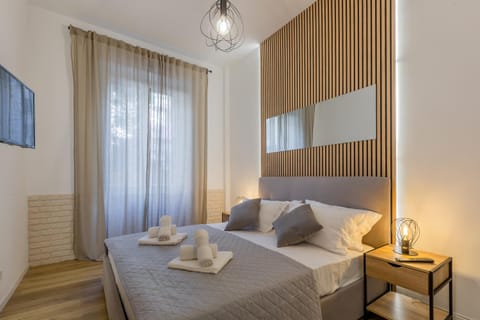 Bed, Bedroom, towels