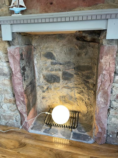 Largs Top Floor Flat Apartment in England