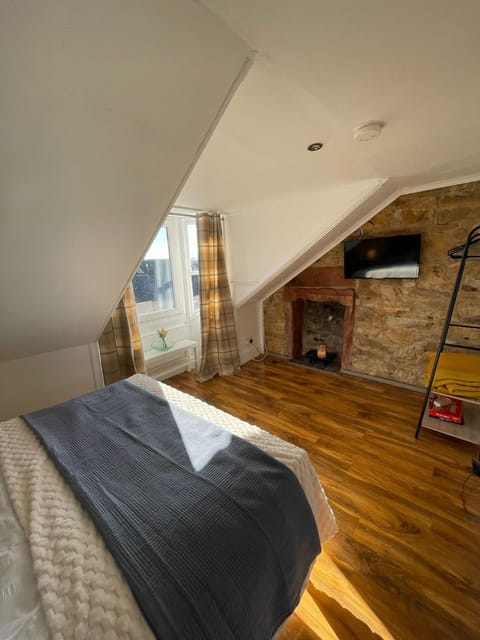 Largs Top Floor Flat Apartment in England